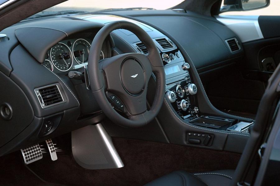 Торпедо Aston Martin DBS Carbon Black Edition 2010 года  (NA) (фото 21 из 35)